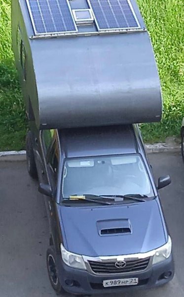 Фото схожого автомоміля, з якого нібито здійснювався запуск FPV-дронів у Саратовській області