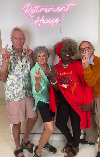 пенсионеры блогеры, пенсионеры в тиктоке, зумеры