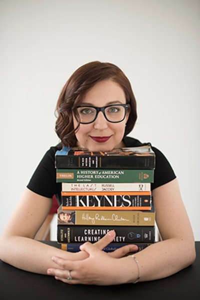 

Инна Совсун: "Общество хочет, чтобы все менялось, но не готово меняться само. Это то, что я видела в системе реформирования образования, когда все разговоры сводились к требованию, что надо зарплаты всем повысить"
