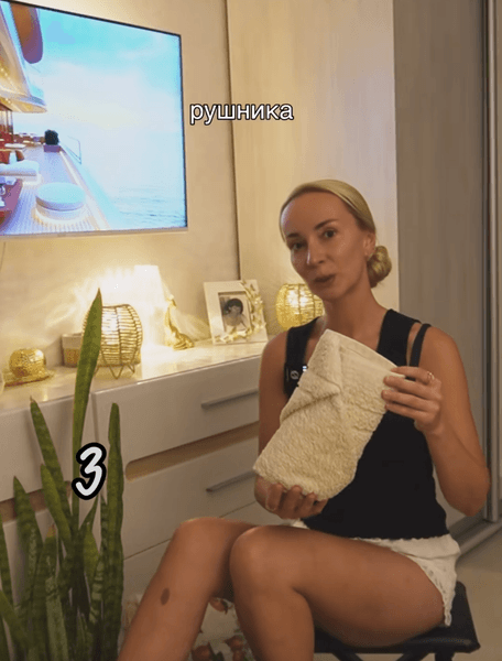 женщина работала на яхте