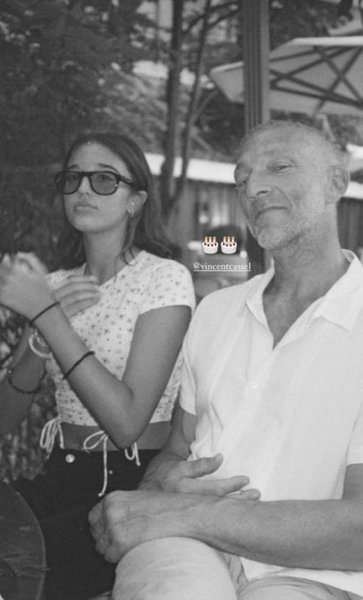 Венсан Кассель показал редкое фото со свое младшей дочерью