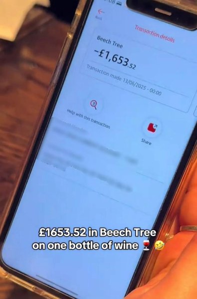 В Великобритании женщина по ошибке заплатила более 1600 фунтов за бутылку вина, которая обычно стоит около 16