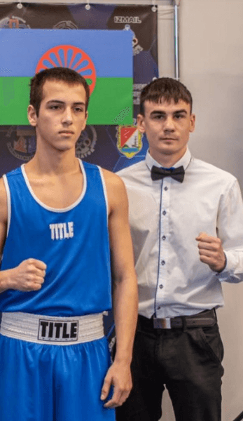 Школьник Марк Аветикян на соревнованиях по боксу