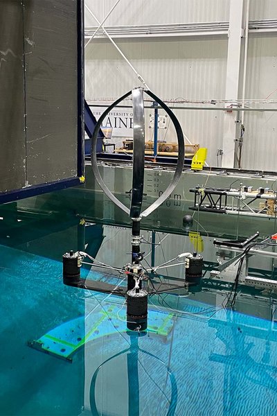 Вертикальный ветрогенератор