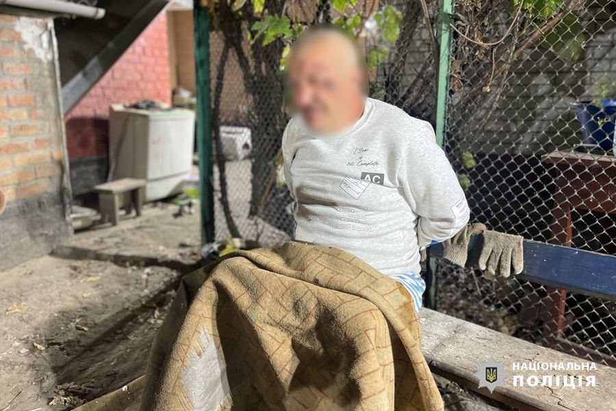 В Черкасской области мужчина из ружья ранил полицейского