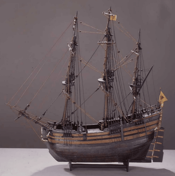 Затонувший корабль, древние артефакты, находки, 400-летняя бутылка ликера, немецкий корабль, под водой