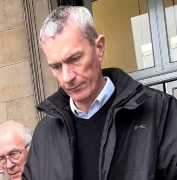 Жінка знайшла у вазі приховану камеру, яку заховав її садівник, для чого він це зробив, всі подробиці