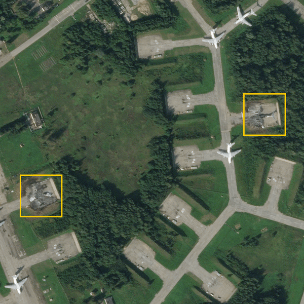 Пошкоджені літаки на території Міжнародного аеропорту Псков ім. княгині Ольги