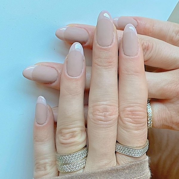 французский маникюр - модные тенденции осени 2021