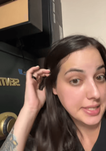 Дівчина через 14 років змогла відкрити сейф покійного батька, але вміст її засмутив