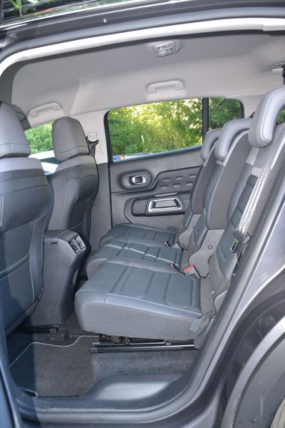 Задние сиденья Citroen C5 Aircross, Citroen C5 Aircross 2023, Citroen C5 Aircross, новый Citroen C5 Aircross, кроссовер Citroen