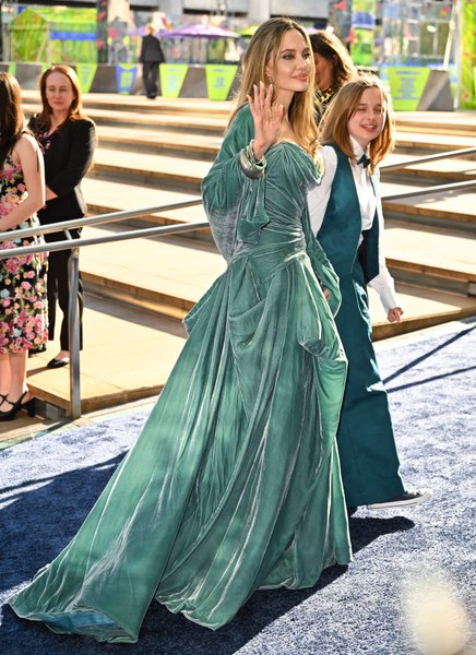 Анджелина Джоли с дочерью Вивьен