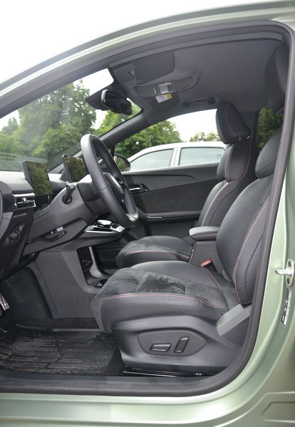 передние сиденья MG4, новый MG4 XPower, новый MG4, электромобиль MG4, MG4, MG4