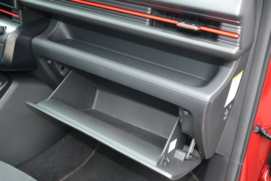 бардачок Hyundai Kona, новый Hyundai Kona, кроссовер Hyundai, Hyundai Kona 2025, Hyundai Kona Hybrid