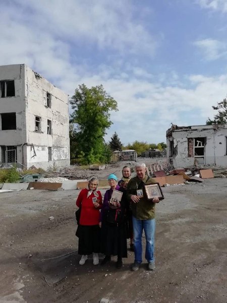 Мариуполь крестный ход верующие РПЦ изганание бесы Азовсталь