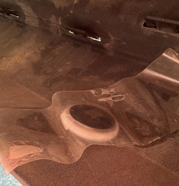 Девушка следила за бывшим с помощью жучка Apple AirTag, Стивен Майер, отношения, любовь, ревность, курьезы, фото, Испания