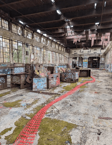 Покинута фабрика