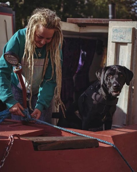 Жизнь на лодке, Кайри Моррис, TikTok история, лодка загорелась, жизнь вне системы, аренда в Лондоне, узкая лодка