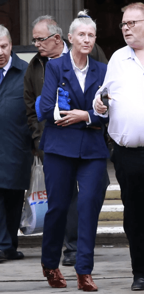 60-летняя британская модель, гламурная модель, слишком гламурная, изводила соседей, модель получила штраф, потеряла дом, судебный запрет