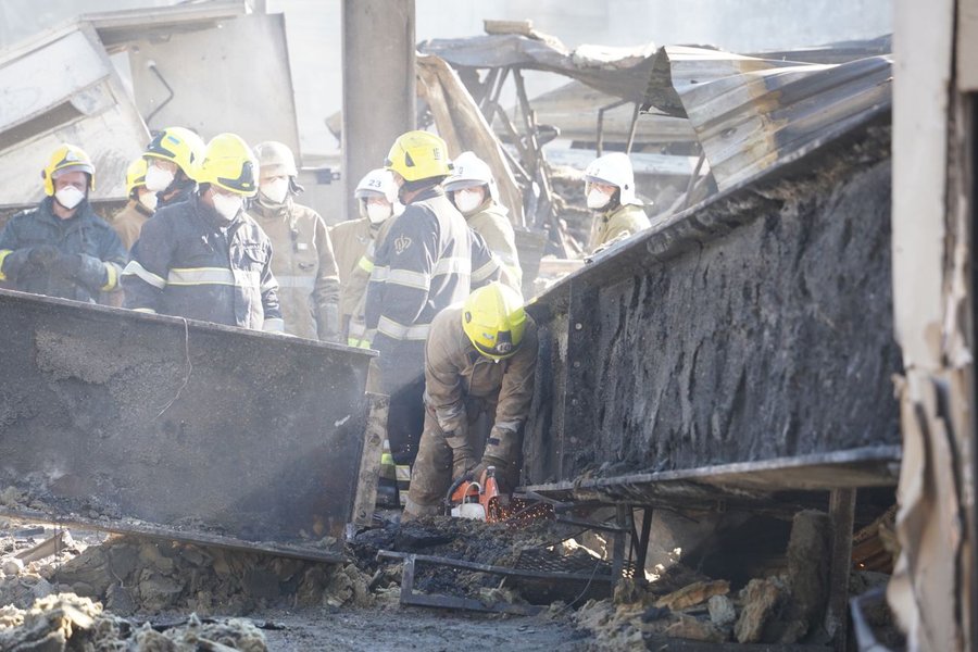 Разрушенный ТРЦ в Кременчуге