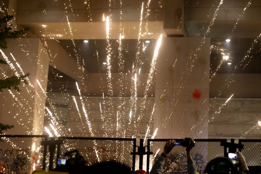 фейерверк, протесты в США, портленд, орегон, фото