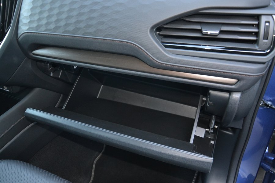 Бардачок Subaru Forester