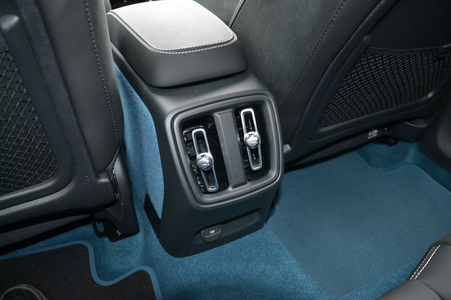 Volvo C40 Recharge 2024, Volvo C40, новый Volvo C40 Recharge, электромобиль Volvo, кроссовер Volvo