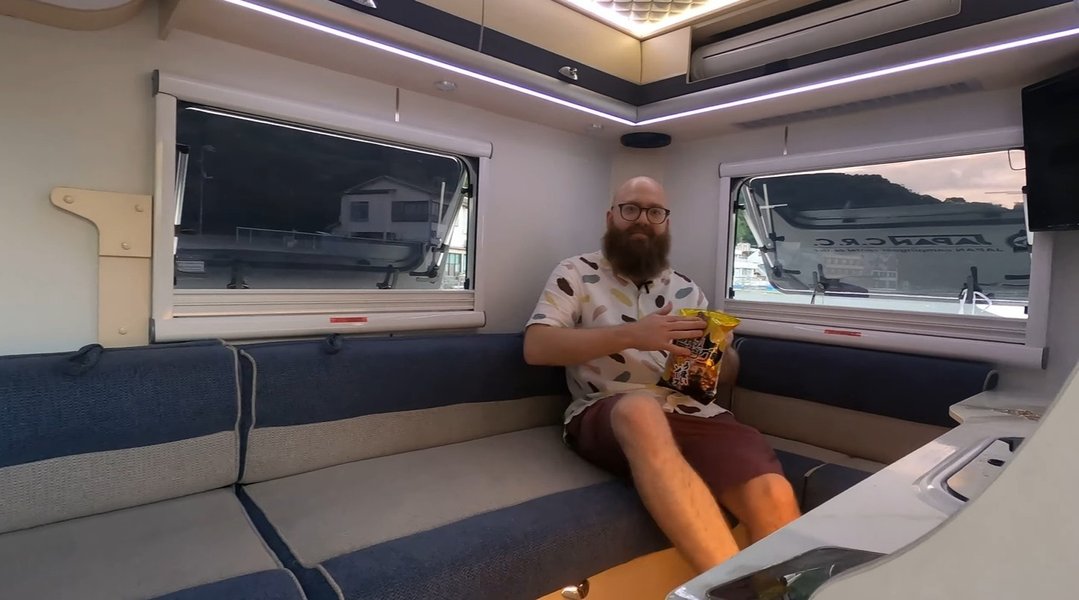 Дом на колесах рассчитан на четырех человек