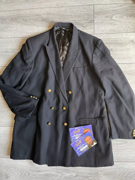 Женщина нашла на секонд-хенде интересную вещь в кармане пиджака, находки в благотворительных магазинах, курьезы