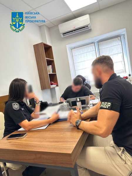 ДБР заарештовує поліцейського за корупційну схему закупівлі радарів