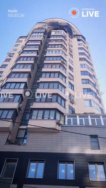 Удари по Києву — через сильні морози вода замерзала в повітрі