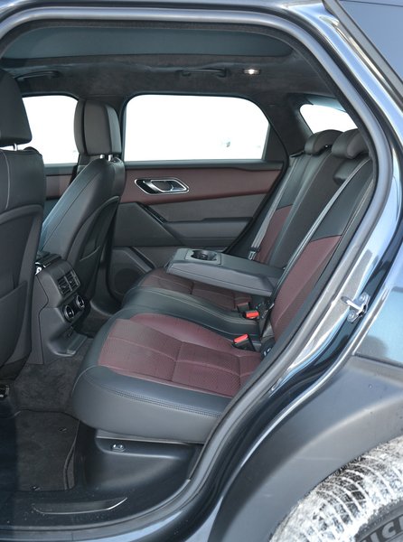 задні сидіння Range Rover Velar