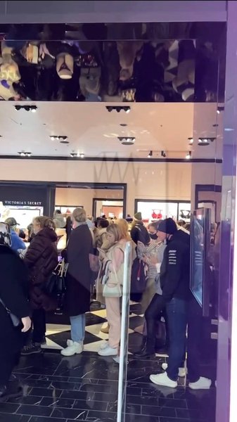 Черги в московських бутиках Victoria's Secret