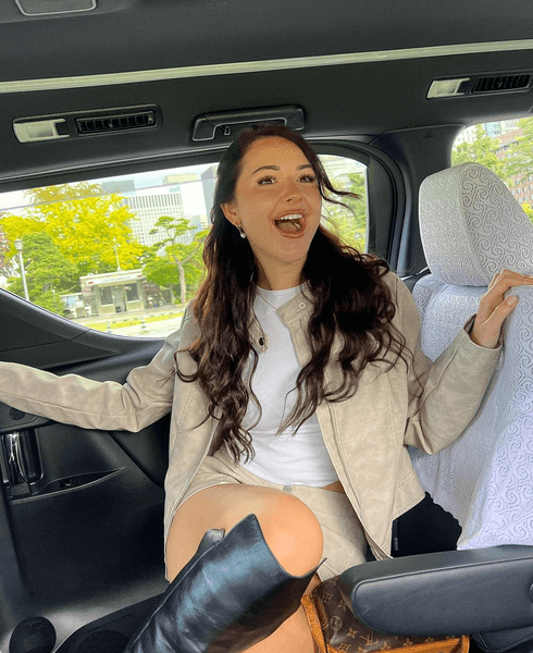 Модель подарила бывшему парню машину, дорогой подарок, автомобиль, бывшая пара, отношения, модель, звезда соцсетей, курьезы