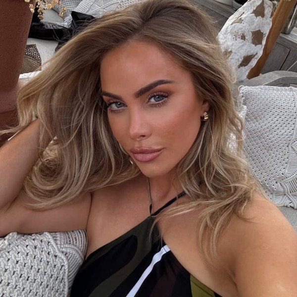 Блогер, пластика лица, смена внешности, пластическая операция, жена миллионера, Эшли Стобарт, проблемы с документами, не узнали