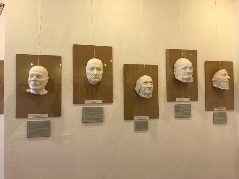 У посмертних масках великих людей проявляється епоха Михайла Булгакова