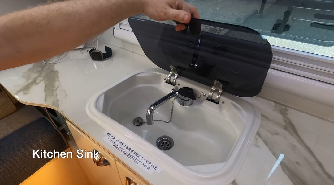 На кухне есть раковина