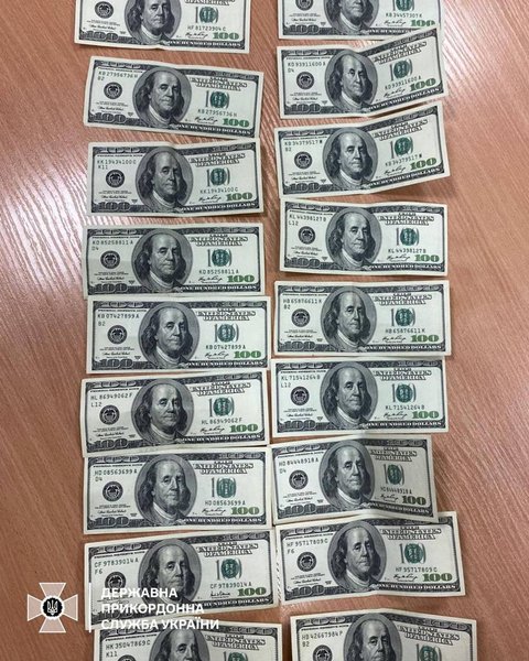 взятка, доллары США, взятка пограничникам, Львовская область