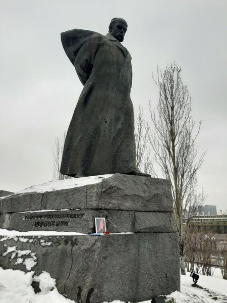 дніпро, росія, несуть квіти, меморіали, москва, санкт-петебрубрг, краснодар, єкатеринбург