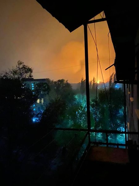 Пожар подбирается к Северодонецку