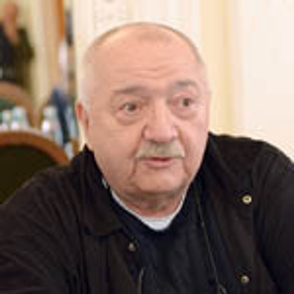 
Роберт Стуруа
о том, кем из шекспировских персонажей он сегодня себя ощущает
