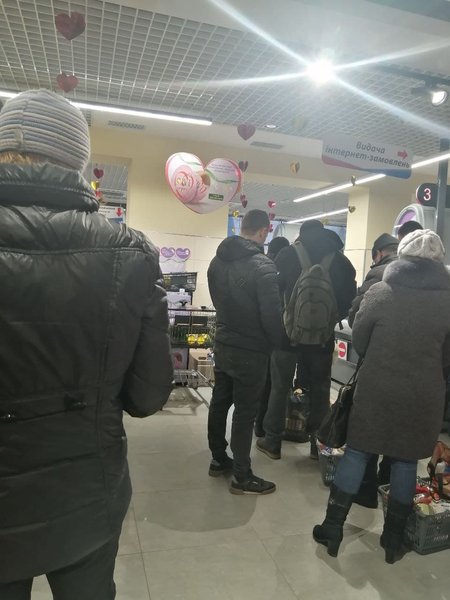 киев, супермаркет, очередь, пустые полки