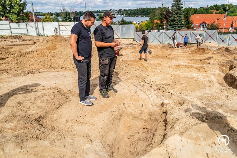 Археологи на розкопках в Миколайках