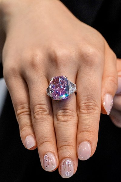 розовый бриллиант, бриллиант "Сакура", самые редкие драгоценные камни, самый крупный алмаз, самый дорогой бриллиант,