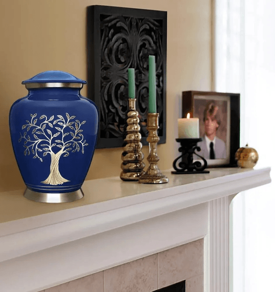 Урна з прахом, прах бабуся, спогади про бабусю, урна з прахом рідних, кремація, урна на каміні, викинула урну з прахом