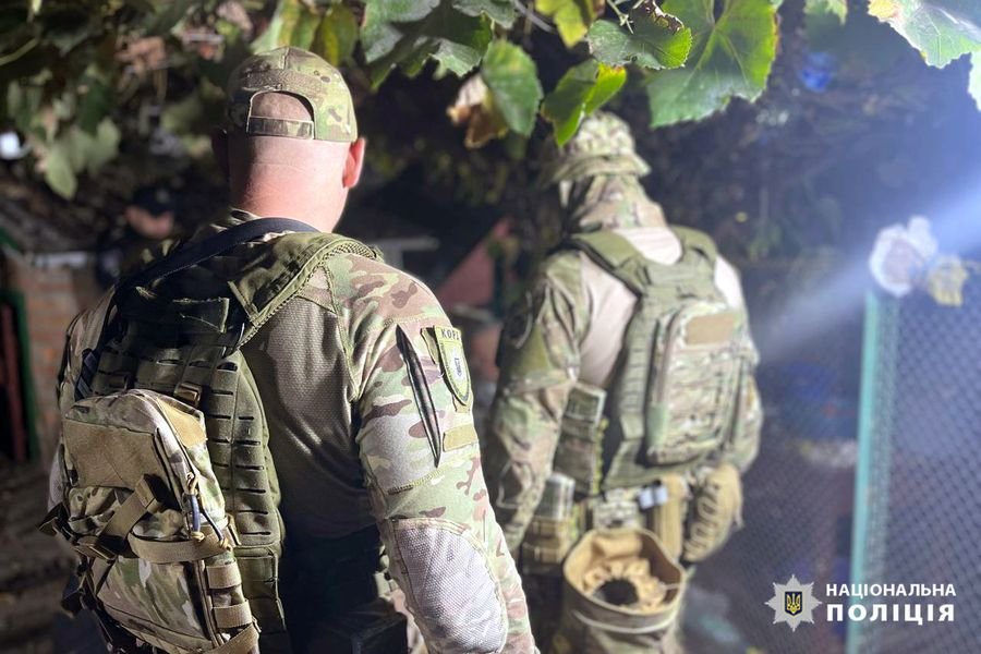 В Черкасской области мужчина из ружья ранил полицейского