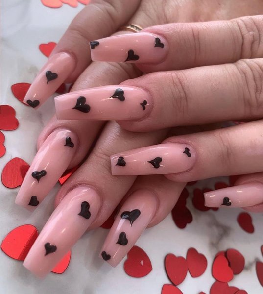 модный маникюр, розовый черный маникюр, тренды 2022, идеи маникюра