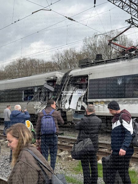 потяг аварія