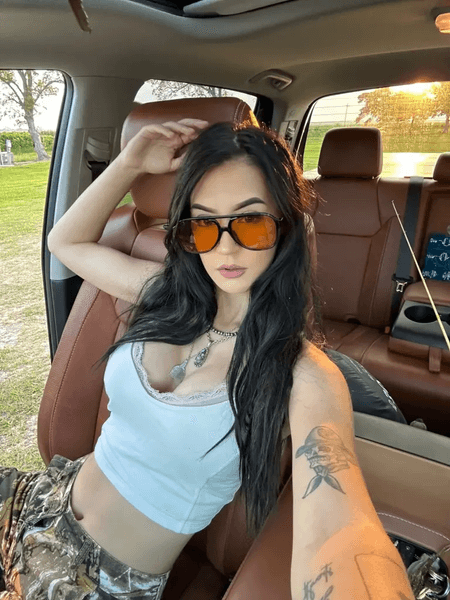 Девушка пролете через всю страну ради свидания, модель, знакомство в сети, соцсети, отношения, свидания, не пришел на свидание