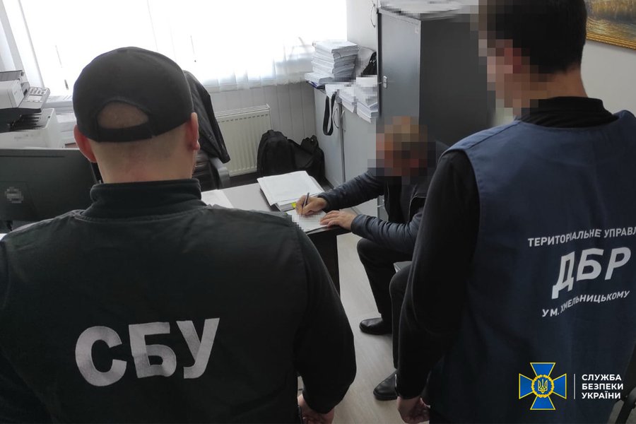 Сотрудники ГБР и СБУ, Украина